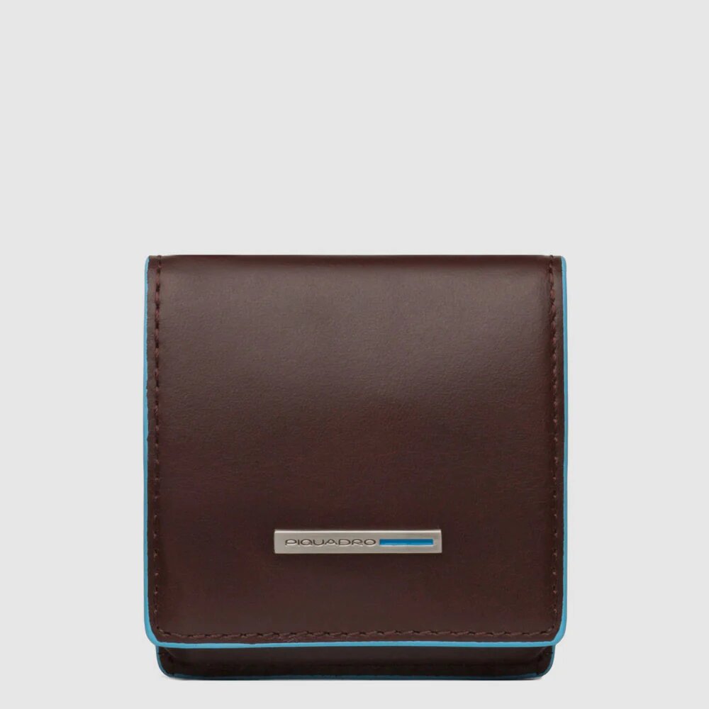 piquadro, portamonete, portamonete uomo, Pelletteria uomo, Accessori in pelle uomo, Prodotti in pelle uomo, Pelletteria di lusso uomo, Pelle uomo eleganza, Pelle uomo alta qualità, Accessori uomo in pelle, Portafogli pelle uomo, Porta carte di Credito, Pelletteria uomo elegante, Pelletteria uomo casual, Borse pelle uomo da lavoro, Pelletteria uomo per occasioni speciali, Accessori pelle uomo da regalo, Pelle di alta qualità uomo, Pelle morbida uomo, Pelle italiana, Pelletteria uomo sconto, Acquisto pellette