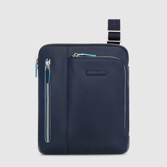 piquadro, tracolla con doppia tasca frontale, tracolla piccola, tracolla uomo, Pelletteria uomo, Accessori in pelle uomo, Prodotti in pelle uomo, Pelletteria di lusso uomo, Pelle uomo eleganza, Pelle uomo alta qualità, Accessori uomo in pelle, Borse pelle uomo, Borse tracolla pelle uomo, Pelletteria uomo elegante, Pelletteria uomo casual, Borse pelle uomo da lavoro, Borse pelle uomo da viaggio, Pelletteria uomo per occasioni speciali, Accessori pelle uomo da regalo, Pelle di alta qualità uomo, Pelle morbida
