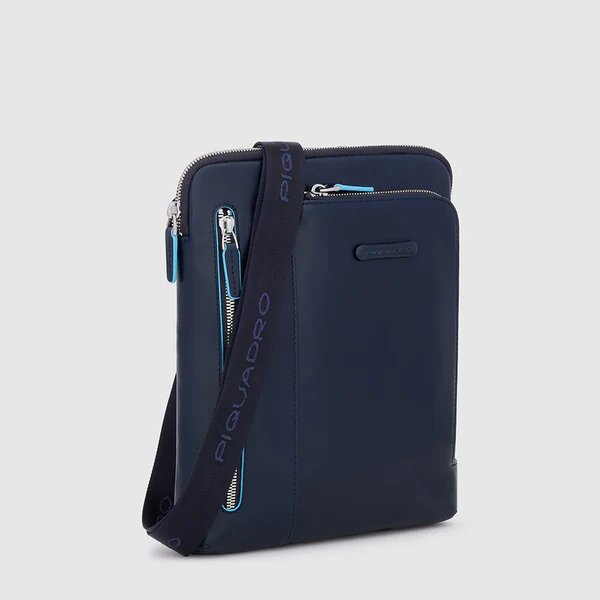 piquadro, tracolla con doppia tasca frontale, tracolla piccola, tracolla uomo, Pelletteria uomo, Accessori in pelle uomo, Prodotti in pelle uomo, Pelletteria di lusso uomo, Pelle uomo eleganza, Pelle uomo alta qualità, Accessori uomo in pelle, Borse pelle uomo, Borse tracolla pelle uomo, Pelletteria uomo elegante, Pelletteria uomo casual, Borse pelle uomo da lavoro, Borse pelle uomo da viaggio, Pelletteria uomo per occasioni speciali, Accessori pelle uomo da regalo, Pelle di alta qualità uomo, Pelle morbida