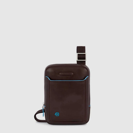 piquadro, tracolla piccola ,  tracolla uomo, Pelletteria uomo, Accessori in pelle uomo, Prodotti in pelle uomo, Pelletteria di lusso uomo, Pelle uomo eleganza, Pelle uomo alta qualità, Accessori uomo in pelle, Borse pelle uomo, Borse tracolla pelle uomo, Pelletteria uomo elegante, Pelletteria uomo casual, Borse pelle uomo da lavoro, Borse pelle uomo da viaggio, Pelletteria uomo per occasioni speciali, Accessori pelle uomo da regalo, Pelle di alta qualità uomo, Pelle morbida uomo, Pelle italiana, Pelletteria