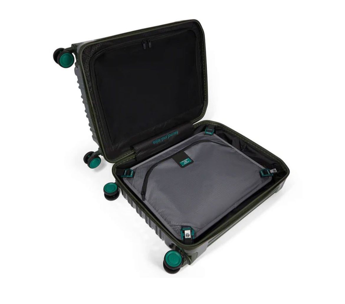 piquadro, trolley lucido, valigia, Pelletteria uomo donna, Pelletteria di lusso uomo donna,  Accessori uomo donna in pelle, Borse pelle uomo donna, Valigie pelle uomo donna, Pelletteria uomo donna elegante, Pelletteria uomo donna casual, Borse pelle uomo donna da lavoro, Borse pelle uomo donna da viaggio, Pelletteria uomo 