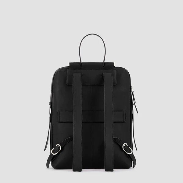 piquadro, zaino porta pc, zaino porta ipad, zaino da lavoro, zaino donna, Pelletteria donna, Accessori in pelle donna, Prodotti in pelle donna, Pelletteria di lusso donna, Pelle donna eleganza, Pelle donna alta qualità, Accessori donna in pelle, Borse pelle donna, Zaini pelle donna, Pelletteria donna elegante, Pelletteria donna casual, Borse pelle donna da lavoro, Borse pelle donna da viaggio, Pelletteria donna per occasioni speciali, Accessori pelle donna per regalo, Pelle di alta qualità donna, Pelle morb