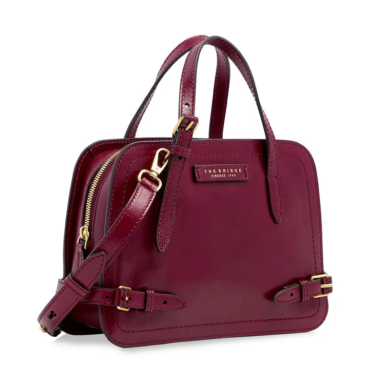 Pelletteria donna, Accessori in pelle donna, Prodotti in pelle donna, Pelletteria di lusso donna, Pelle donna eleganza, Pelle donna alta qualità, Accessori donna in pelle, Borse pelle donna, Portafogli pelle donna, Zaini pelle donna, Portachiavi in pelle donna, Porta carte di credito donna, Borse tracolla pelle donna, Valigie pelle donna, Pelletteria donna elegante, Pelletteria donna casual, Borse pelle donna da lavoro, Borse pelle donna da viaggio, Pelletteria donna per occasioni speciali, Accessori pelle 