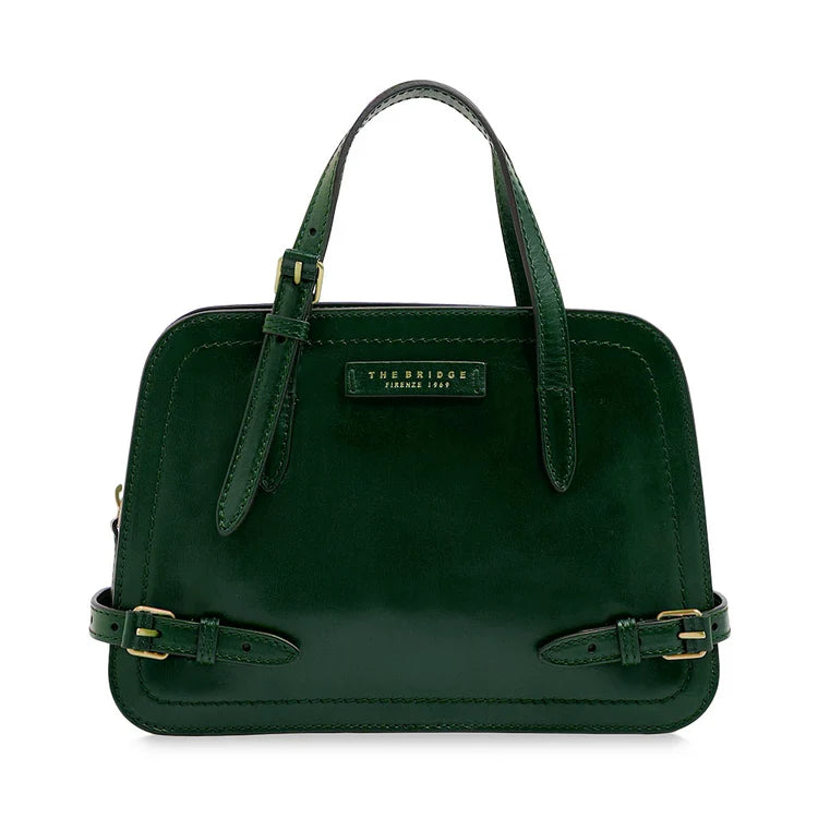 Pelletteria donna, Accessori in pelle donna, Prodotti in pelle donna, Pelletteria di lusso donna, Pelle donna eleganza, Pelle donna alta qualità, Accessori donna in pelle, Borse pelle donna, Portafogli pelle donna, Zaini pelle donna, Portachiavi in pelle donna, Porta carte di credito donna, Borse tracolla pelle donna, Valigie pelle donna, Pelletteria donna elegante, Pelletteria donna casual, Borse pelle donna da lavoro, Borse pelle donna da viaggio, Pelletteria donna per occasioni speciali, Accessori pelle 