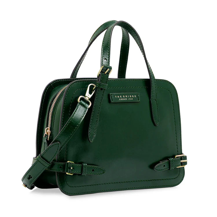 Pelletteria donna, Accessori in pelle donna, Prodotti in pelle donna, Pelletteria di lusso donna, Pelle donna eleganza, Pelle donna alta qualità, Accessori donna in pelle, Borse pelle donna, Portafogli pelle donna, Zaini pelle donna, Portachiavi in pelle donna, Porta carte di credito donna, Borse tracolla pelle donna, Valigie pelle donna, Pelletteria donna elegante, Pelletteria donna casual, Borse pelle donna da lavoro, Borse pelle donna da viaggio, Pelletteria donna per occasioni speciali, Accessori pelle 