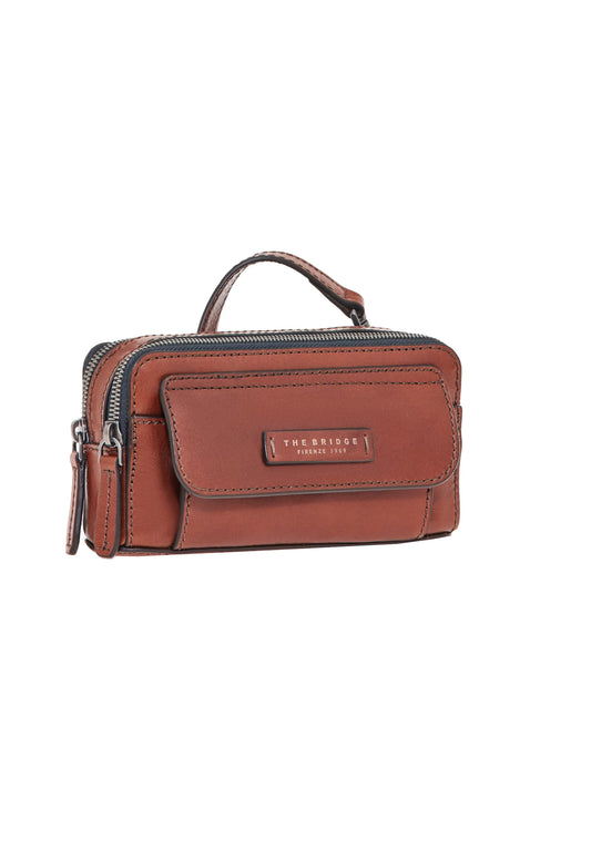 the bridge, pochette alberto con polsiera, pochette con tracolla, tracollina alberto, tracolla uomo, Pelletteria uomo the bridge, Accessori in pelle uomo, Prodotti in pelle uomo, Pelletteria di lusso uomo, Pelle uomo eleganza, Pelle uomo alta qualità, Accessori uomo in pelle, Borse pelle uomo, Borse tracolla pelle uomo, Pelletteria uomo elegante, Pelletteria uomo casual, Borse pelle uomo da lavoro, Borse pelle uomo da viaggio, Pelletteria uomo per occasioni speciali, Accessori pelle uomo da regalo, Pelle di