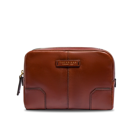 Pelletteria uomo, Accessori in pelle uomo, Prodotti in pelle uomo, Pelletteria di lusso uomo, Pelle uomo eleganza, Pelle uomo alta qualità, Accessori uomo in pelle, Borse pelle uomo, Portafogli pelle uomo, Zaini pelle uomo, Portachiavi in pelle uomo, Porta carte di Credito, Borse tracolla pelle uomo, Valigie pelle uomo, Pelletteria uomo elegante, Pelletteria uomo casual, Borse pelle uomo da lavoro, Borse pelle uomo da viaggio, Pelletteria uomo per occasioni speciali, Accessori pelle uomo da regalo, Pelle di