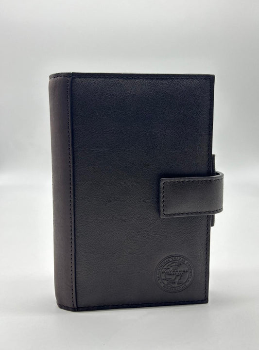 the bridge wayfarer, agenda piccola, agenda in pelle, Pelletteria uomo donna, Accessori in pelle uomo donna , Prodotti in pelle uomo donna, Pelletteria di lusso uomo donna, Pelle uomo donna eleganza, Pelle uomo donna alta qualità, Accessori uomo donna in pelle,  Pelletteria uomo donna elegante, Pelletteria uomo donna casual
